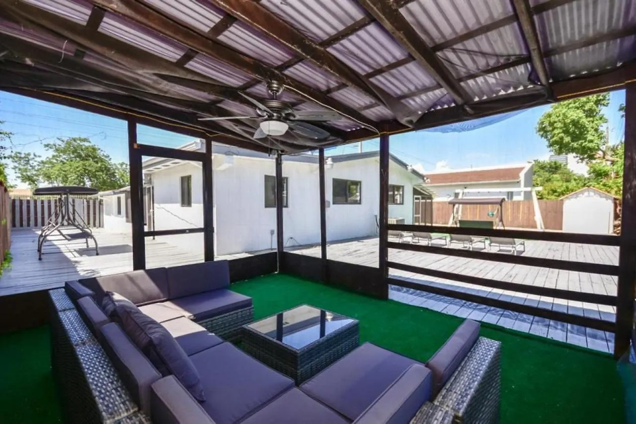 Five Bedroom With Pool In Highland Lakes Near Aventura Mall Villa