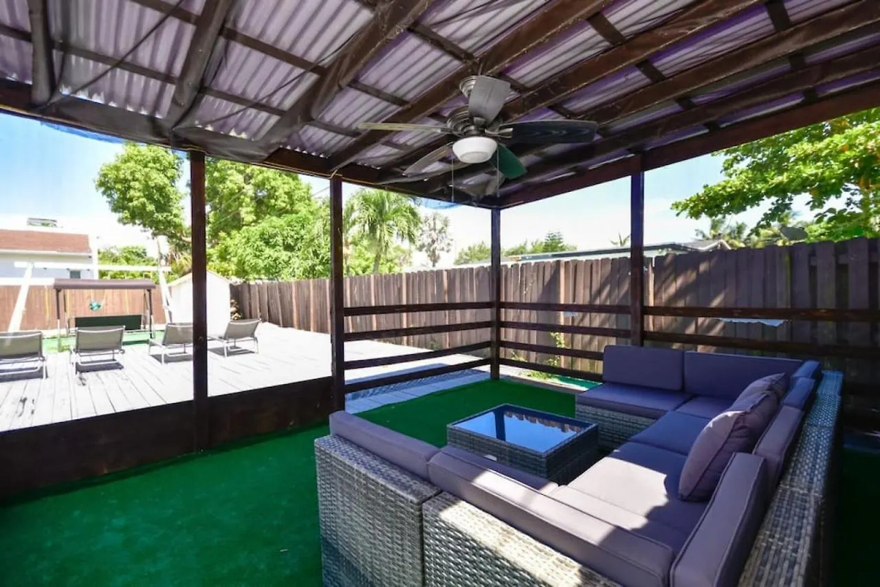Five Bedroom With Pool In Highland Lakes Near Aventura Mall *
