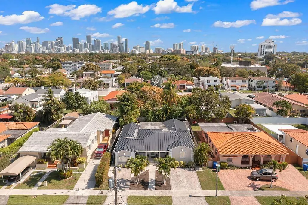Centrally Located W/ Pool & Gym ! *