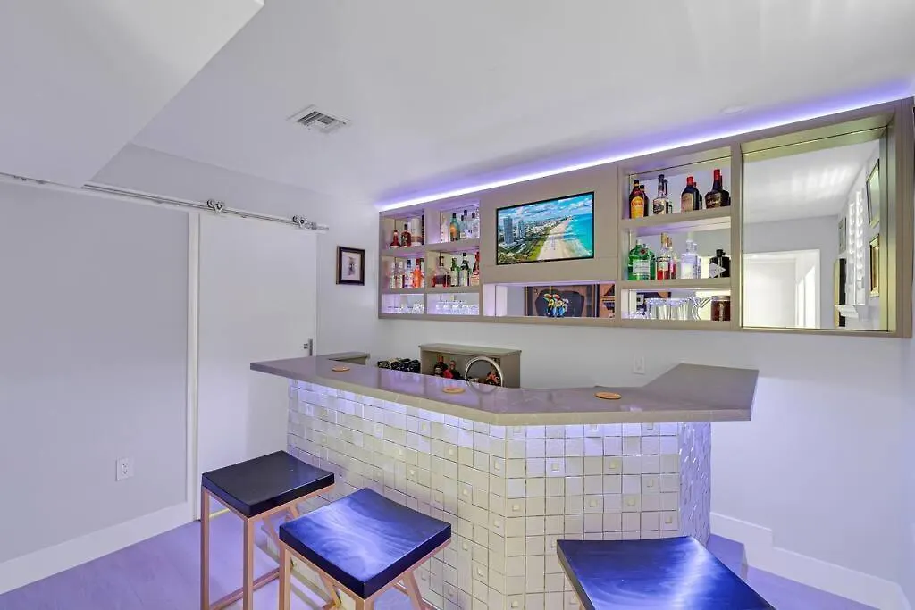 Villa Centrally Located W/ Pool & Gym !