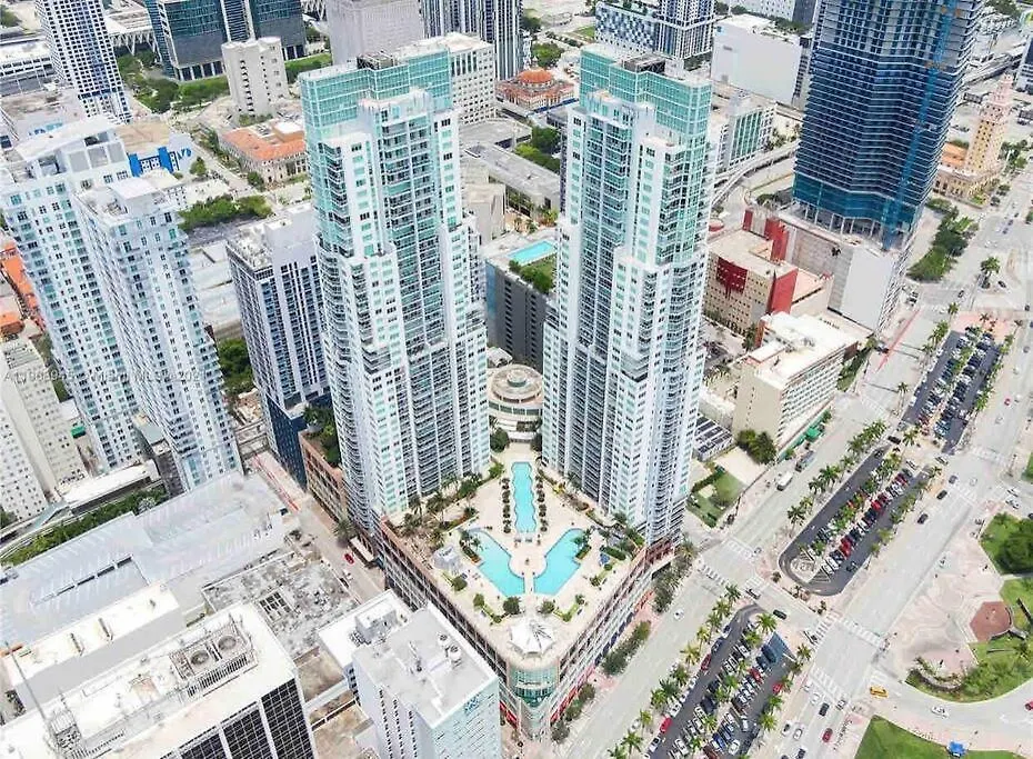 Apartment And Luxurious Living In Downtown