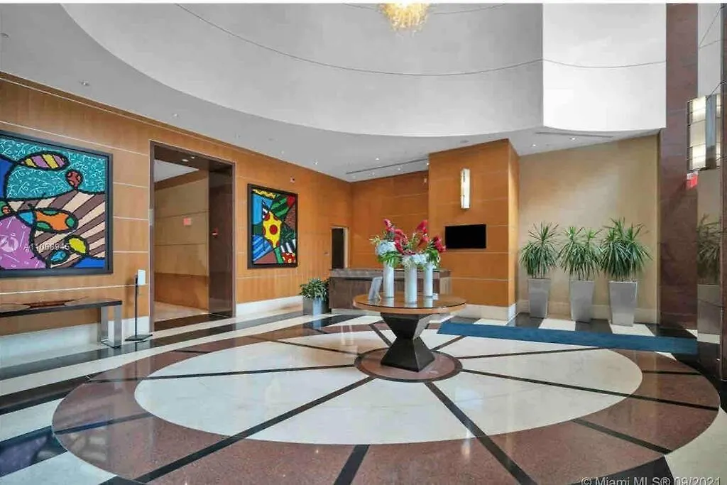 And Luxurious Living In Downtown Apartment Miami