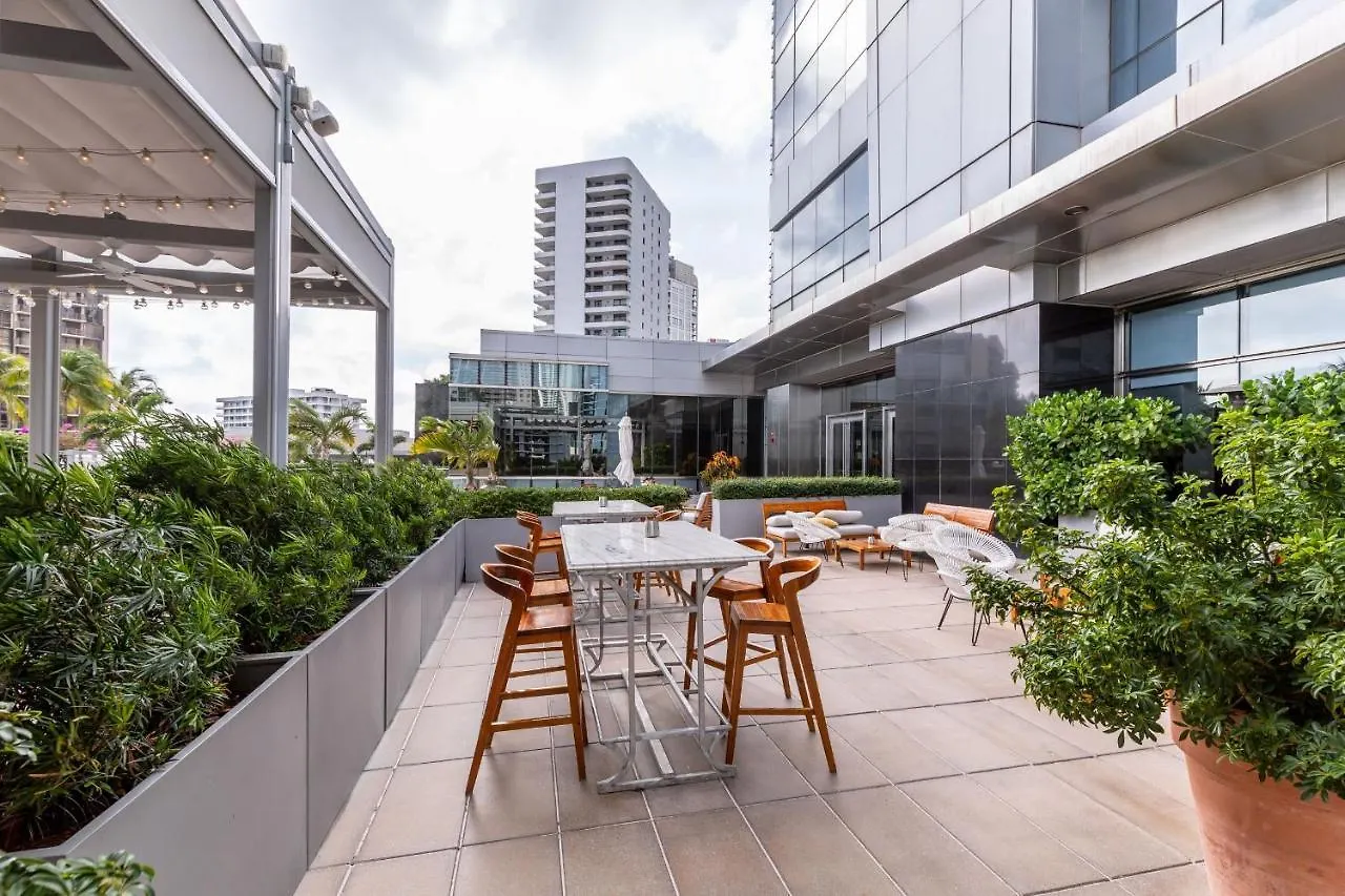 Four Seasons Studio Kitchen Hotel