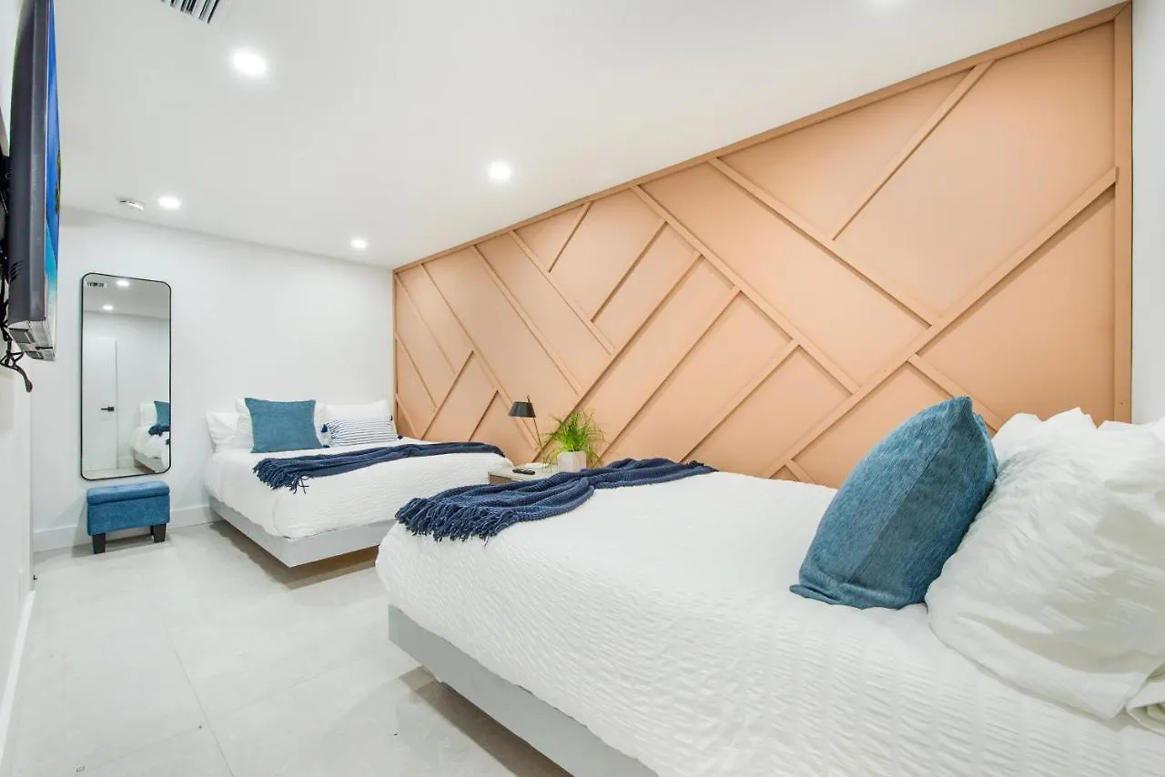Grand 6Br Escape Resort Pool, Beach & Mini Golf L09 Holiday home
