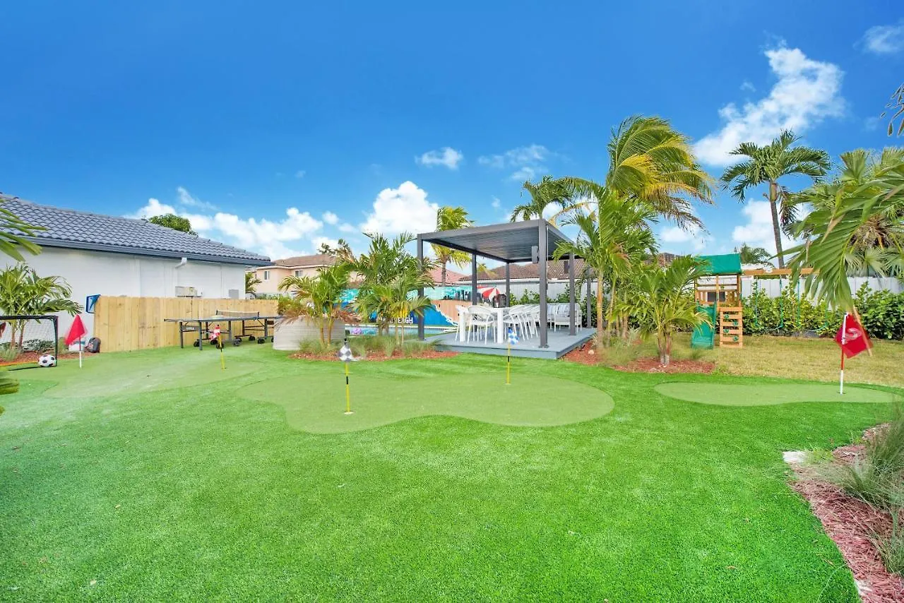 Holiday home Grand 6Br Escape Resort Pool, Beach & Mini Golf L09 *