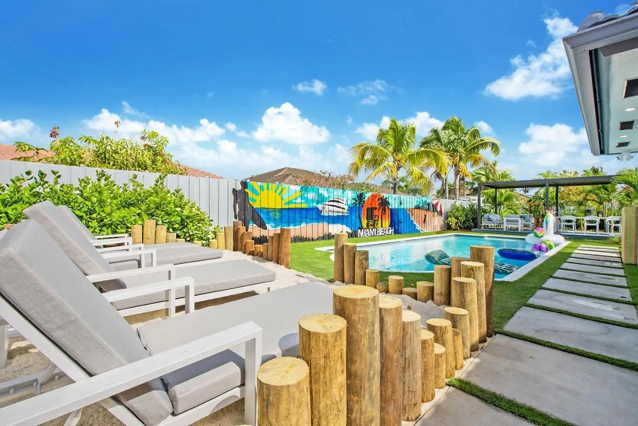 Grand 6Br Escape Resort Pool, Beach & Mini Golf L09