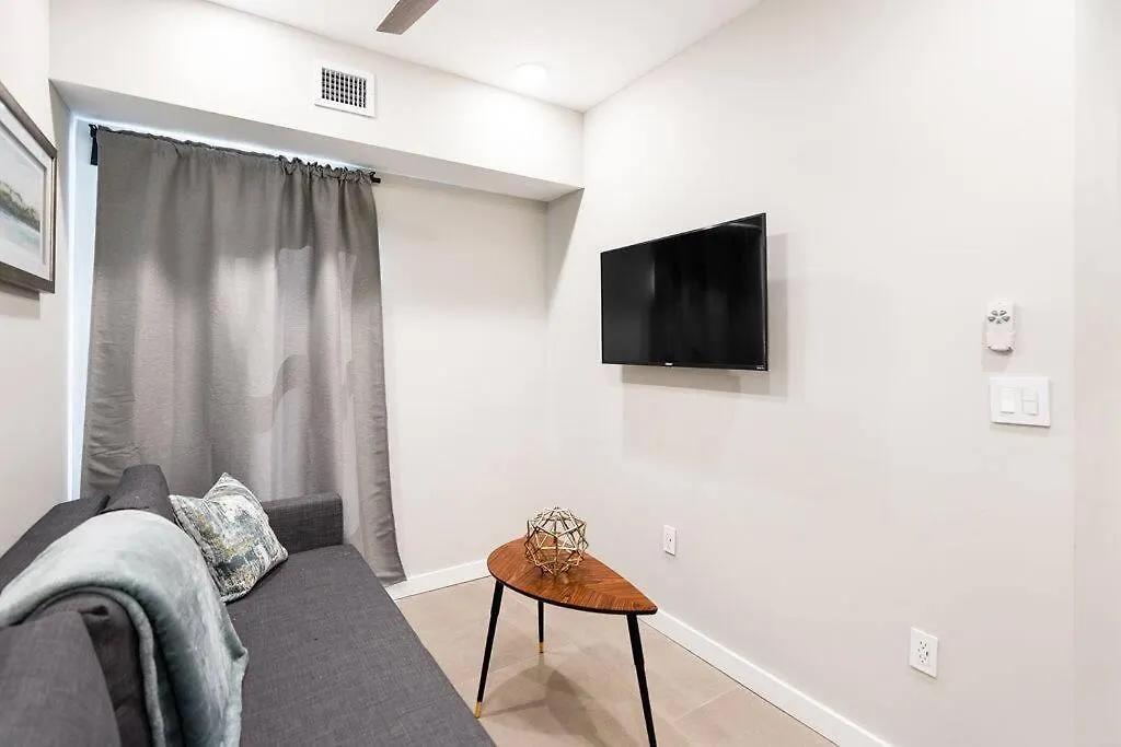 Daire Elegant East Little Havana / Free Parking *