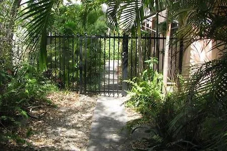 1br Historic Art Deco Charm Meets Modern Comfort- Huge Tropical Garden In Posh Coral Gables-10 Min Airport Apartmán