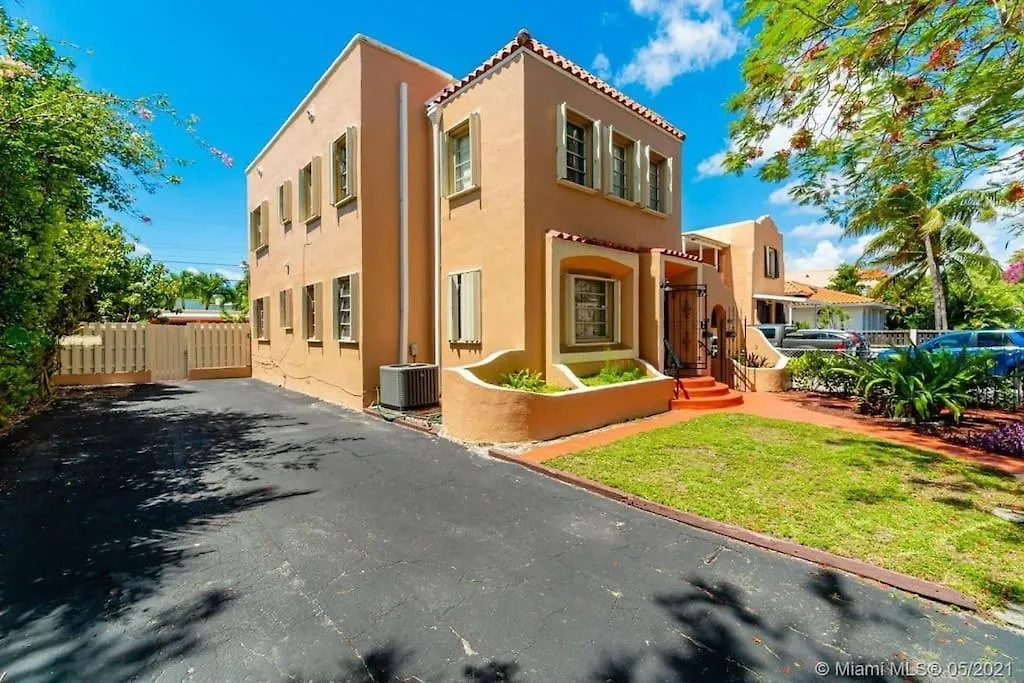 Tropical Charm Little Havana Calle Ocho 2