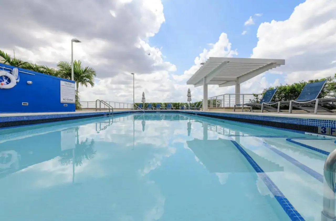 Aparthotel Spacious 2bd 2bth At Midblock