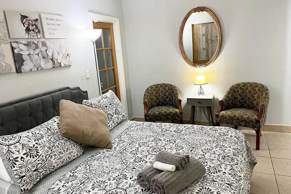 Amazing & Cozy Duplex Near Zoo ! Holiday home Miami