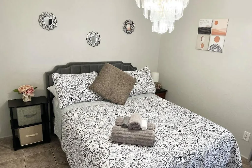Amazing & Cozy Duplex Near Zoo ! Holiday home