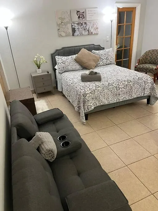 Amazing & Cozy Duplex Near Zoo ! Holiday home Miami