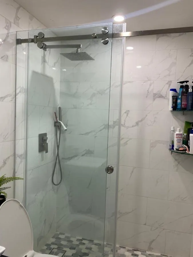 Beautiful House 7 Min From Airport W Free Parking Apartment *
