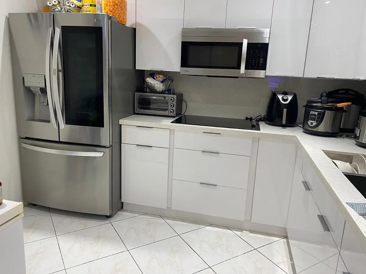 Beautiful House 7 Min From Airport W Free Parking