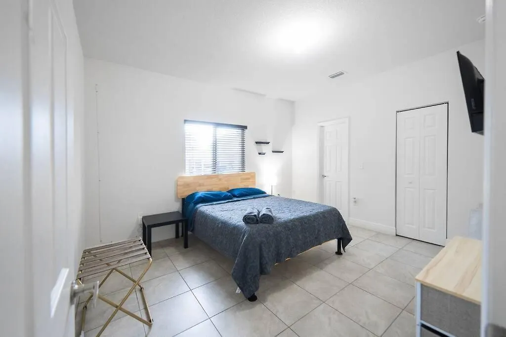 New House On The Block Near Airport. Holiday home *