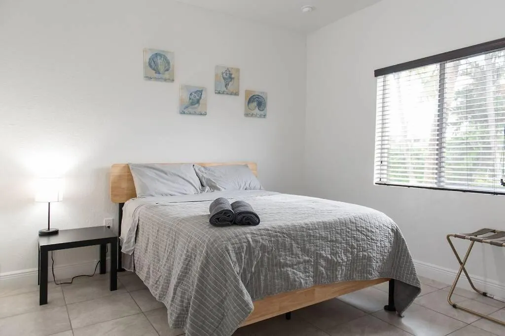 New House On The Block Near Airport. Holiday home Miami