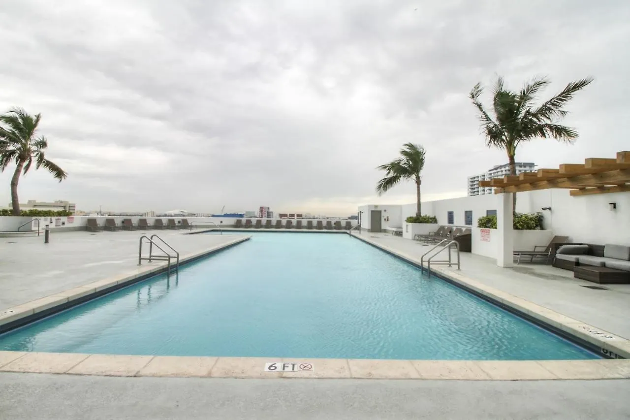 Iconic Luxurious 2 Bedroom Poolview & Bay View Downtown * Miami
