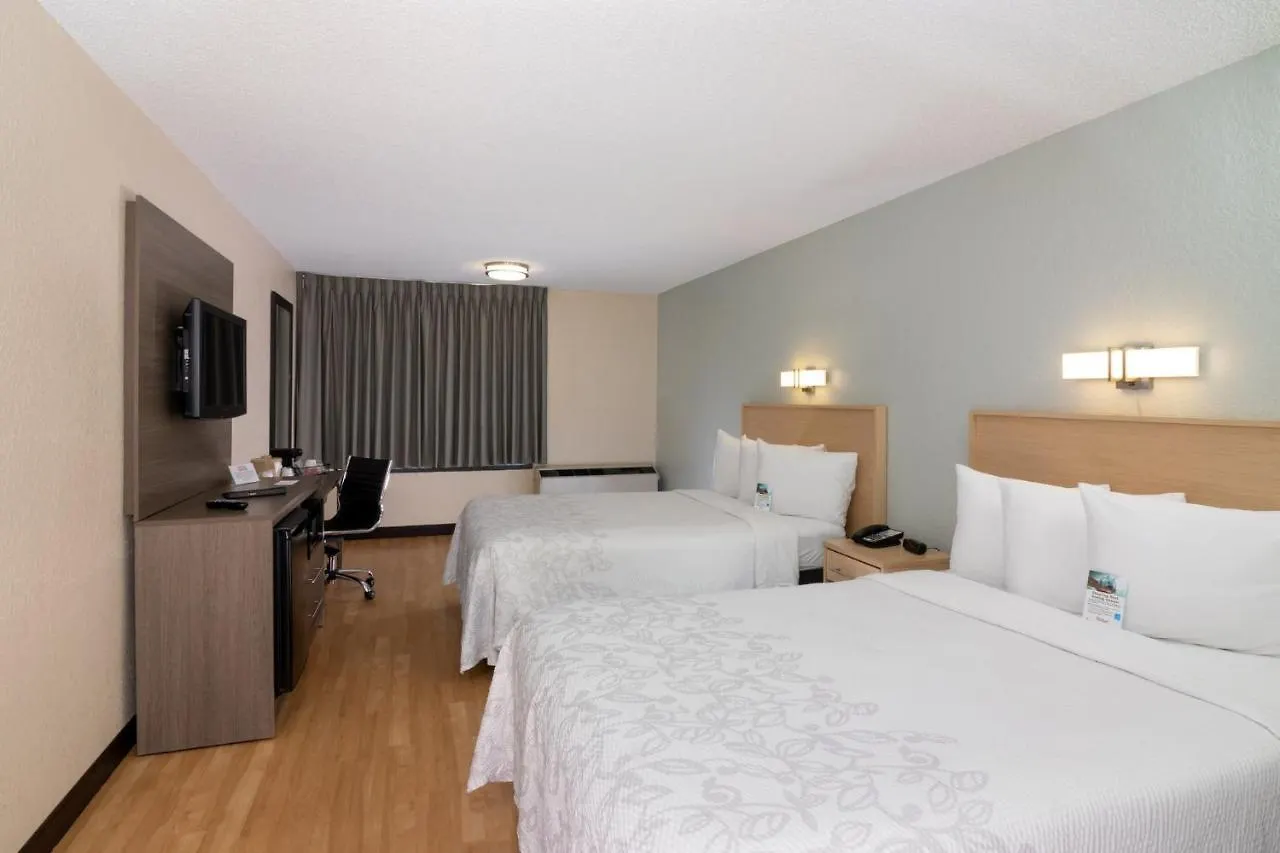 Hotell Red Roof Airport 2*