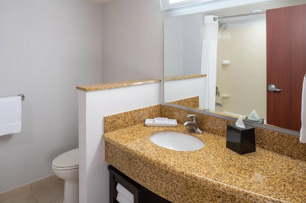 Hotell Courtyard By Marriott Airport