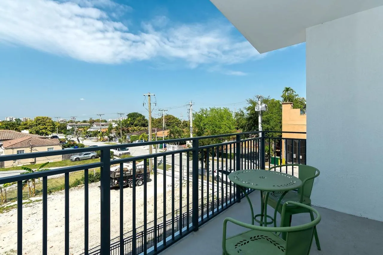 Apartment Roami At Grove 27 *