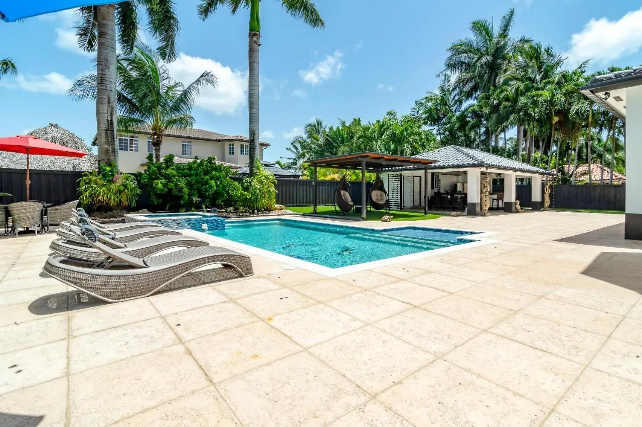 The Tropical Paradise Villa *