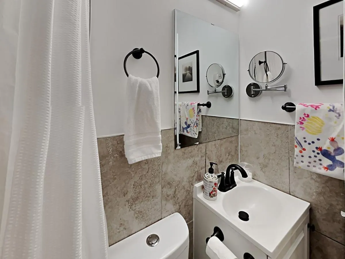 Holiday home Townhouse With Patio, Gazebo, Free Parking, Centrally Located Miami