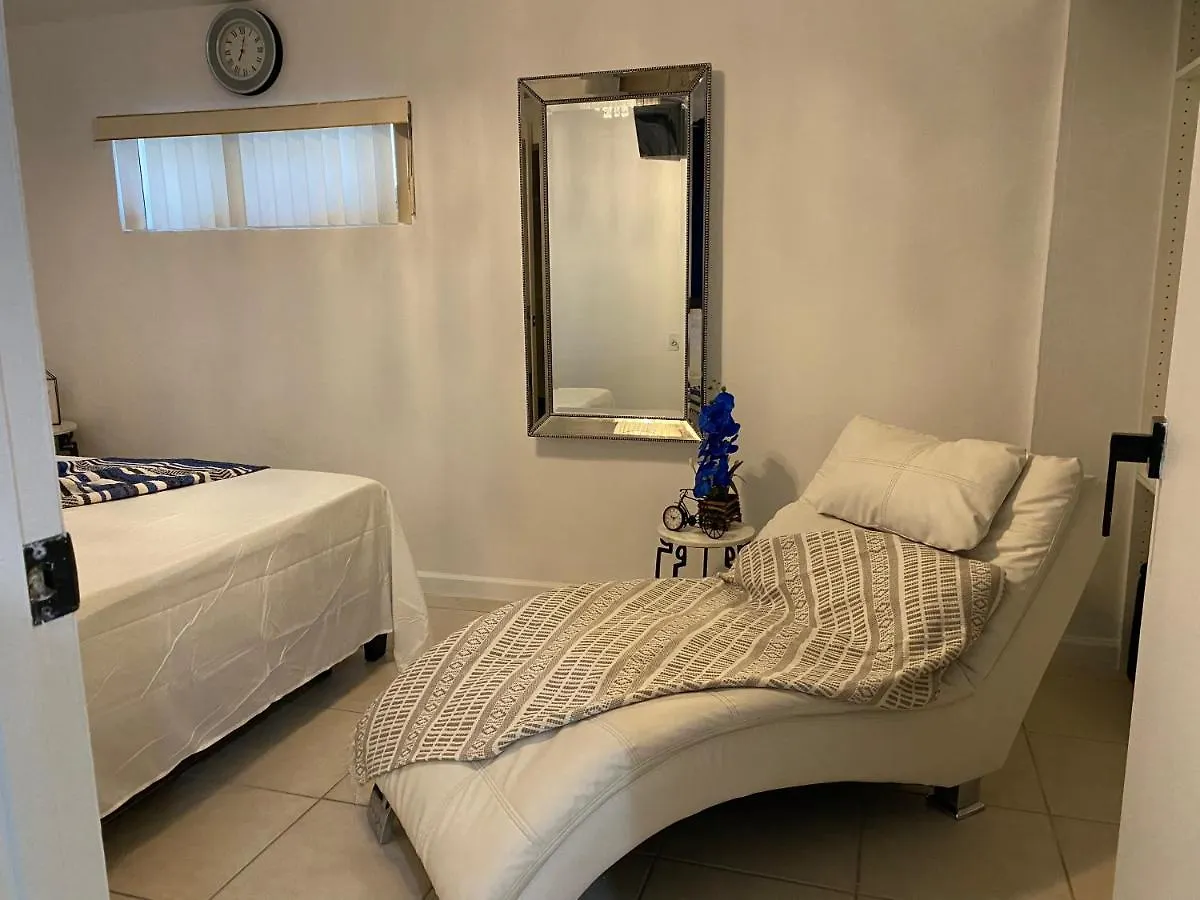 Beautiful House 7 Min From Airport W Free Parking Apartment Miami