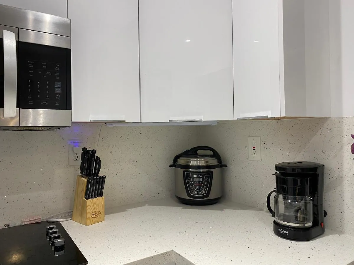 Beautiful House 7 Min From Airport W Free Parking Apartment Miami