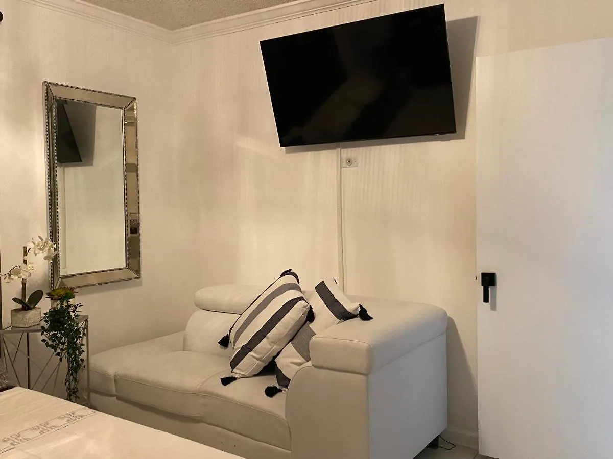 Apartment Beautiful House 7 Min From Airport W Free Parking *