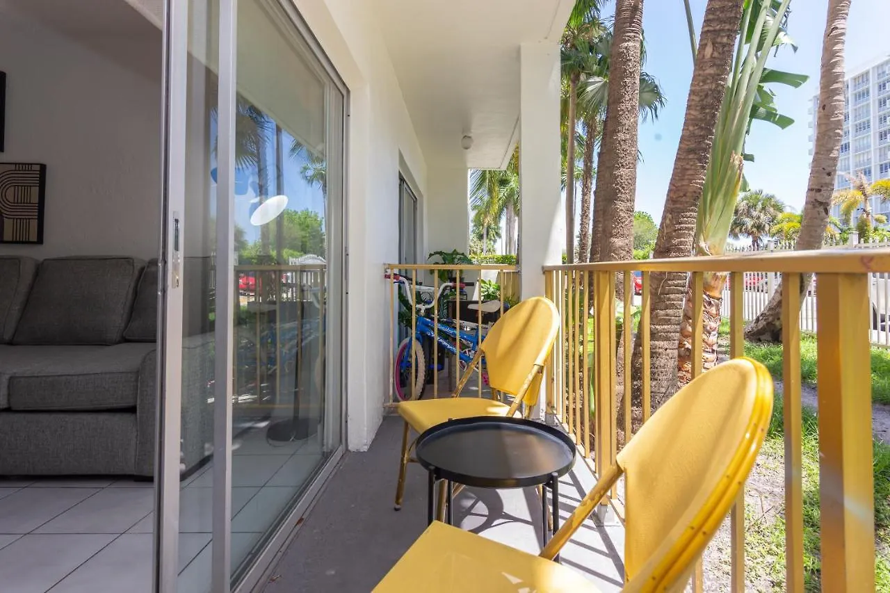 One Bedroom - With Parking & Balcony - Heart Of Wynwood Apartment *