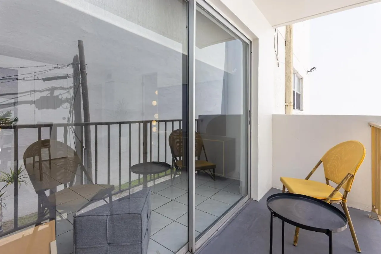 Two Bedroom - With Parking & Balcony - Heart Of Wynwood アパート