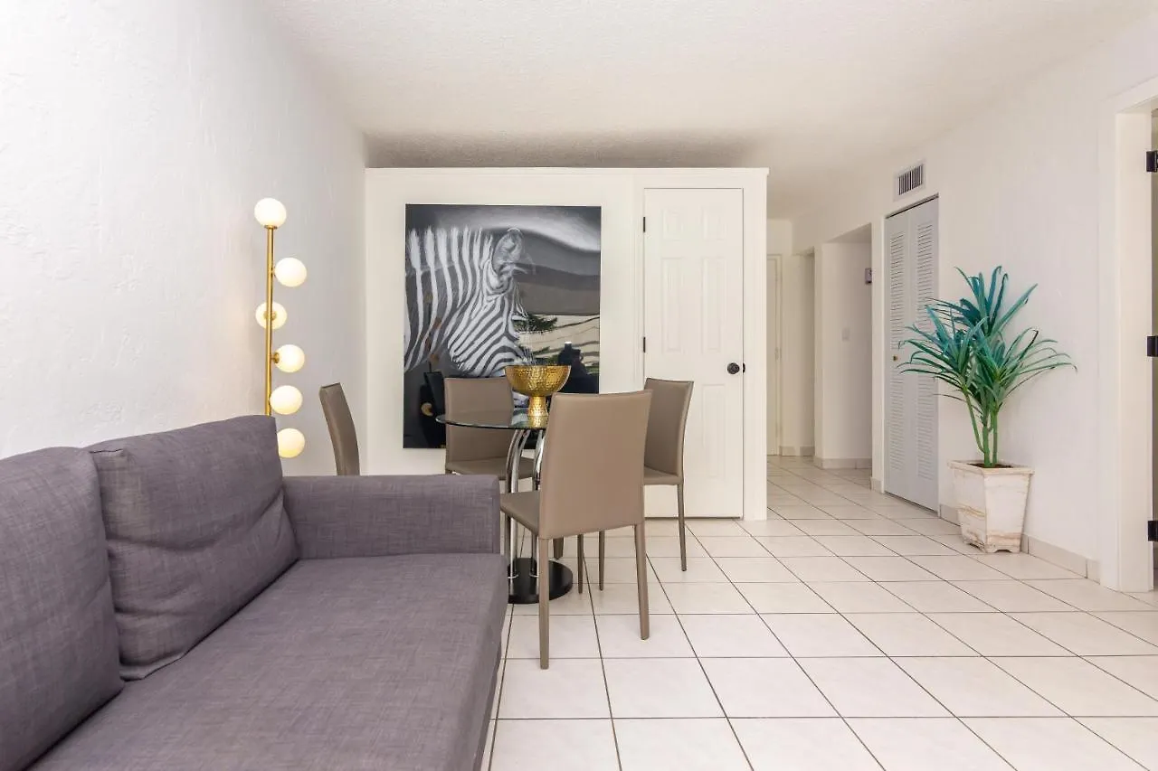 Two Bedroom - With Parking & Balcony - Heart Of Wynwood アパート *