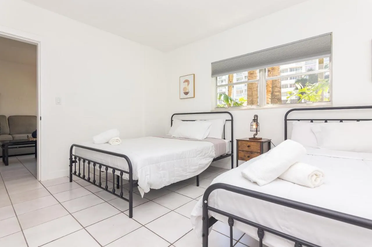 One Bedroom - With Parking & Balcony - Heart Of Wynwood Apartment *