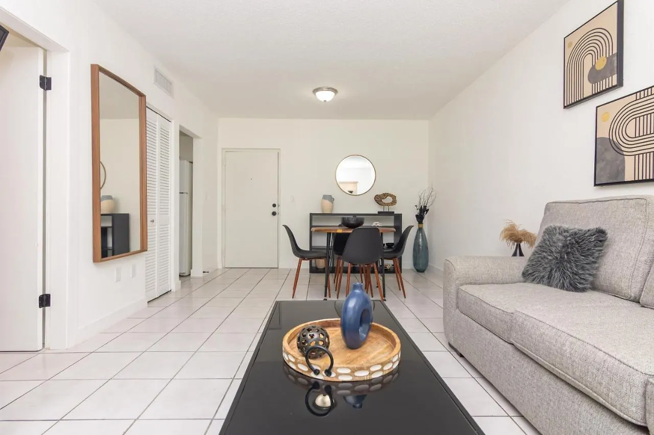 One Bedroom - With Parking & Balcony - Heart Of Wynwood Apartment *