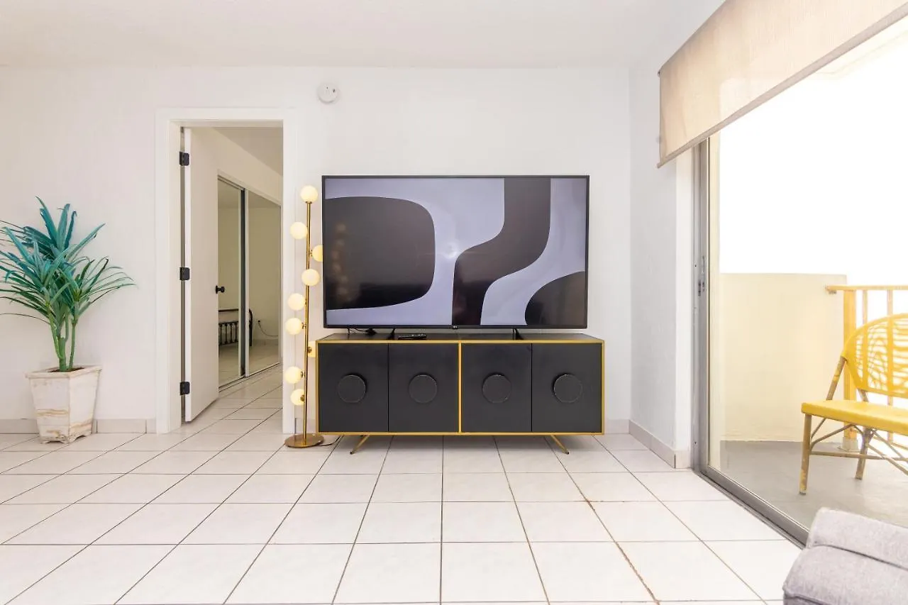 アパート Two Bedroom - With Parking & Balcony - Heart Of Wynwood マイアミ