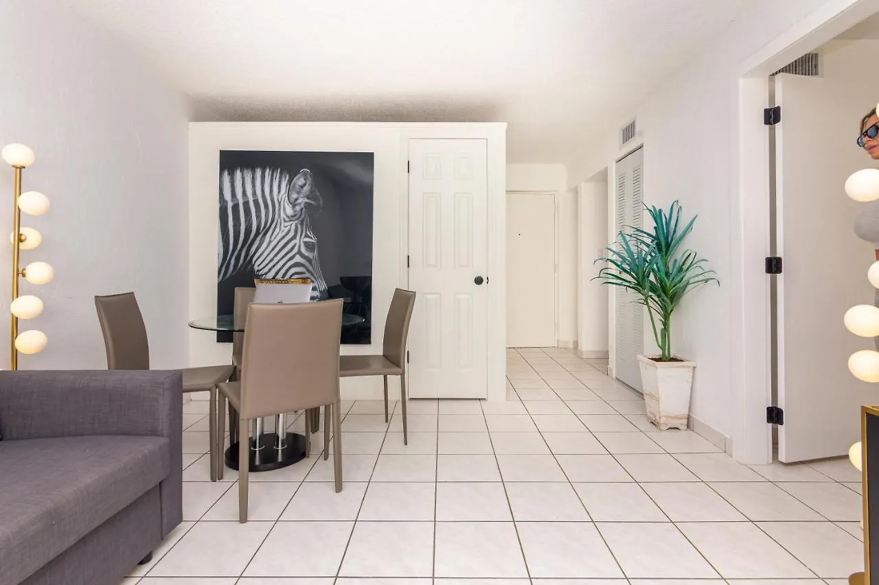 アパート Two Bedroom - With Parking & Balcony - Heart Of Wynwood *
