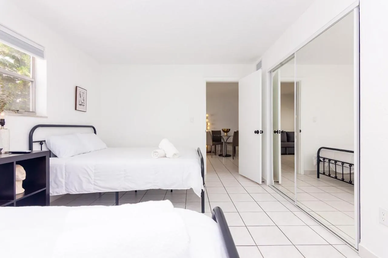 Two Bedroom - With Parking & Balcony - Heart Of Wynwood Apartment *