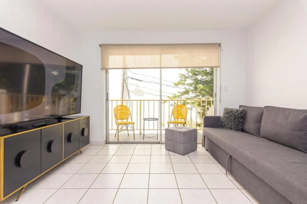 Two Bedroom - With Parking & Balcony - Heart Of Wynwood *
