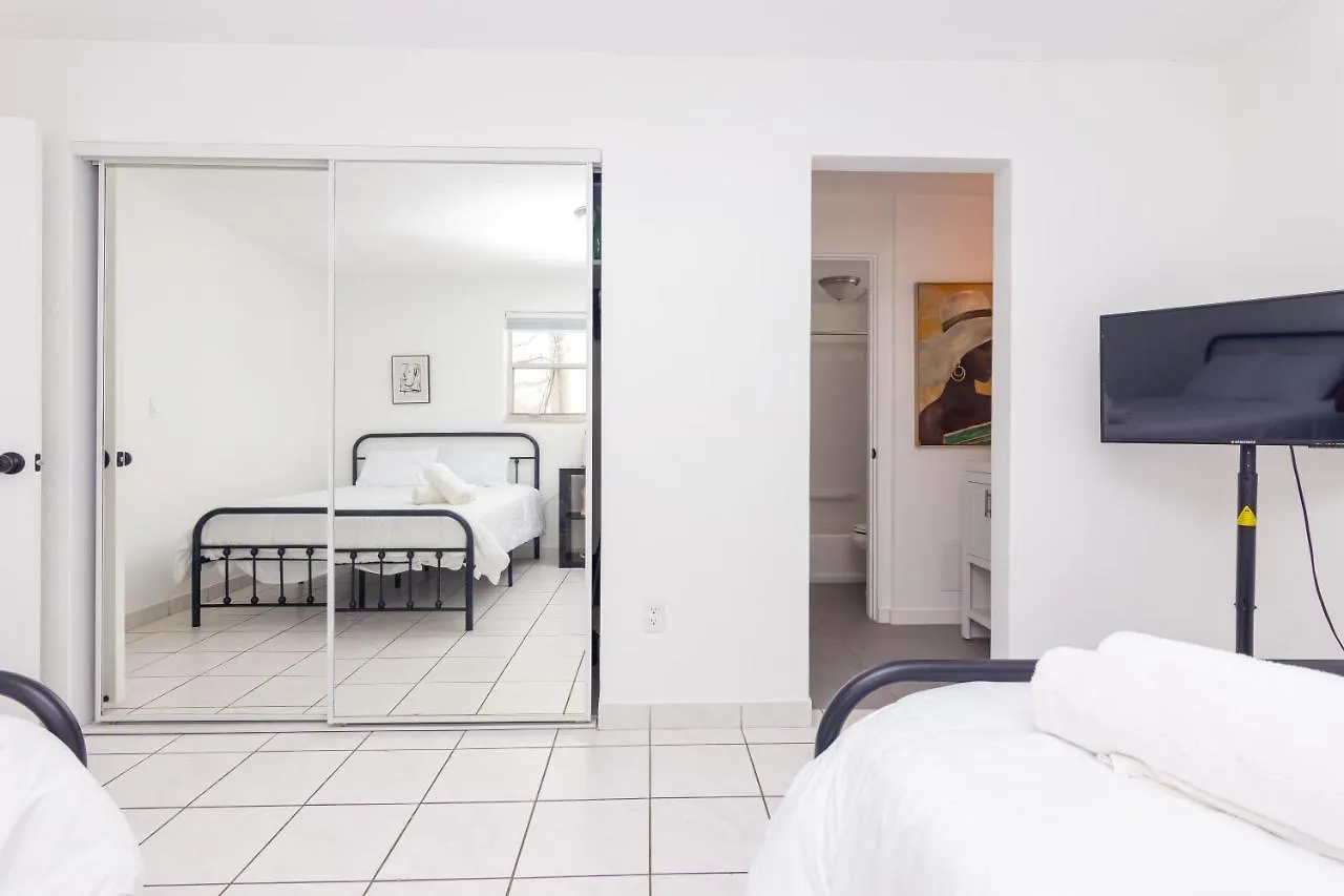 Apartment Two Bedroom - With Parking & Balcony - Heart Of Wynwood Miami