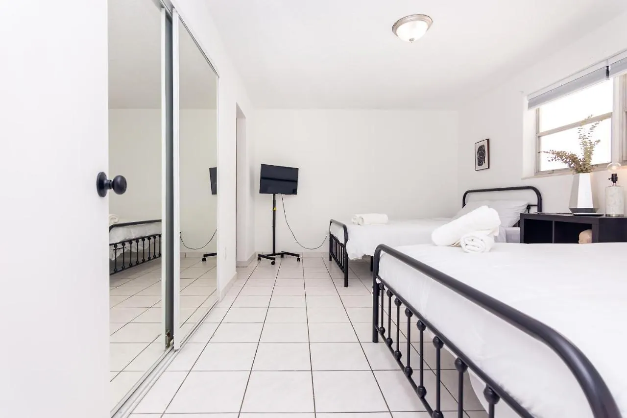 Two Bedroom - With Parking & Balcony - Heart Of Wynwood *