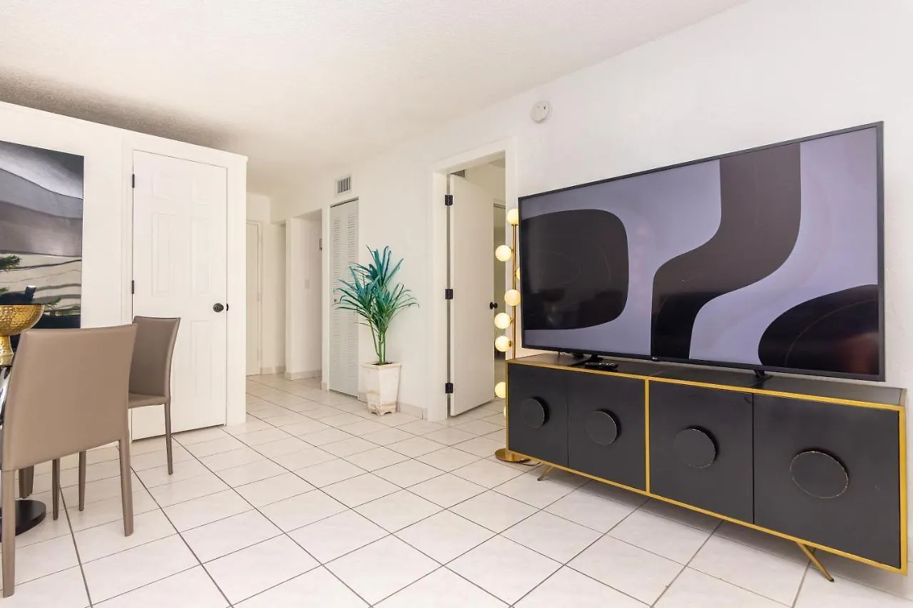 Two Bedroom - With Parking & Balcony - Heart Of Wynwood Miami