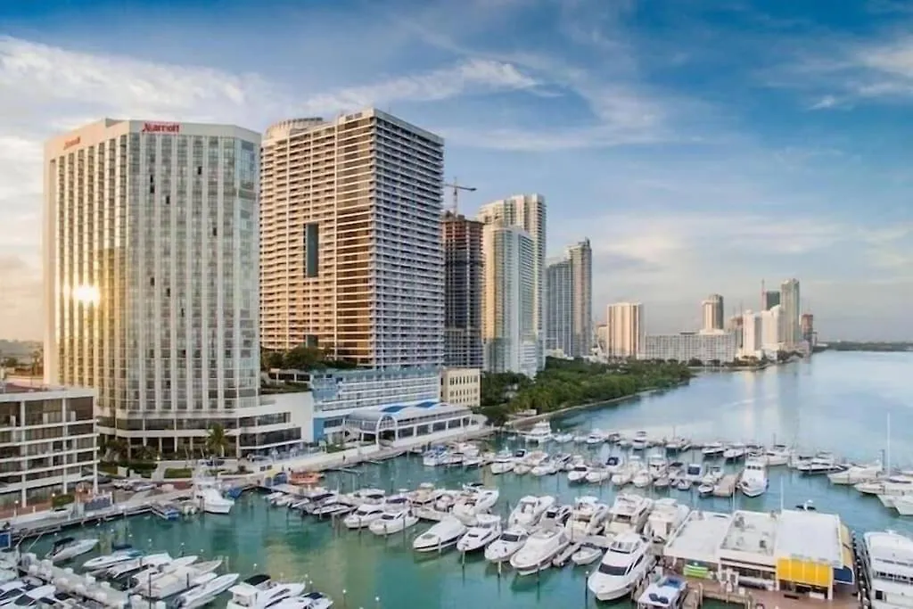 Apartment Iconic Luxurious 2 Bedroom Poolview & Bay View Downtown