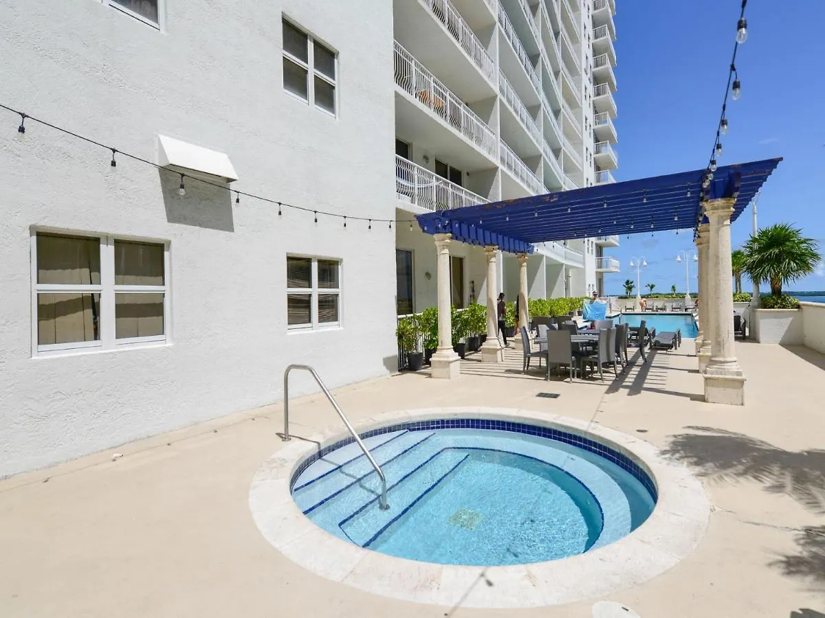 Апартаменты Cozy And Bohemian In Brickell Майами