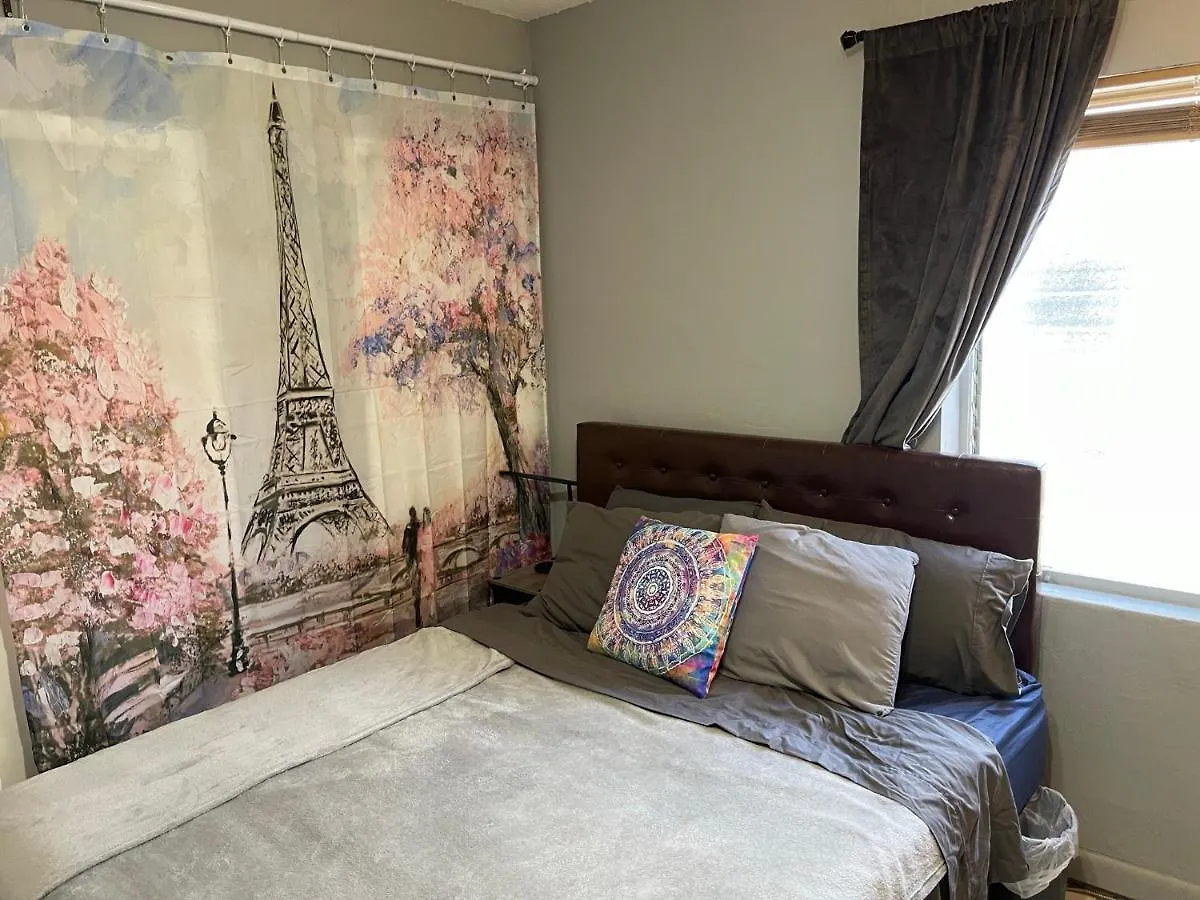 Δωμάτια σε οικογενειακή κατοικία Value Inside Miami, Near Airport, Beach, Center & Metro *