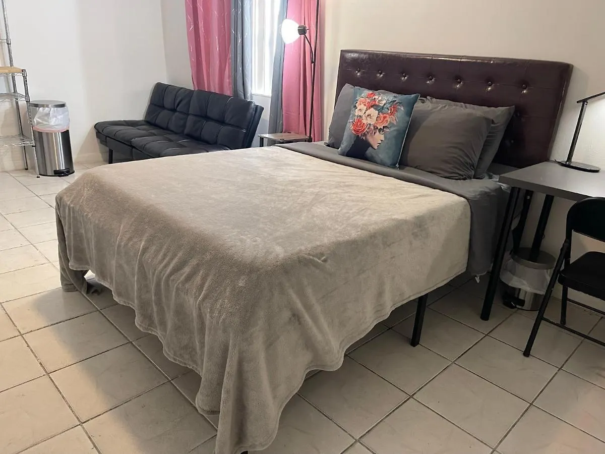 Δωμάτια σε οικογενειακή κατοικία Value Inside Miami, Near Airport, Beach, Center & Metro *