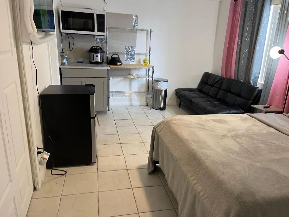 Δωμάτια σε οικογενειακή κατοικία Value Inside Miami, Near Airport, Beach, Center & Metro Μαϊάμι