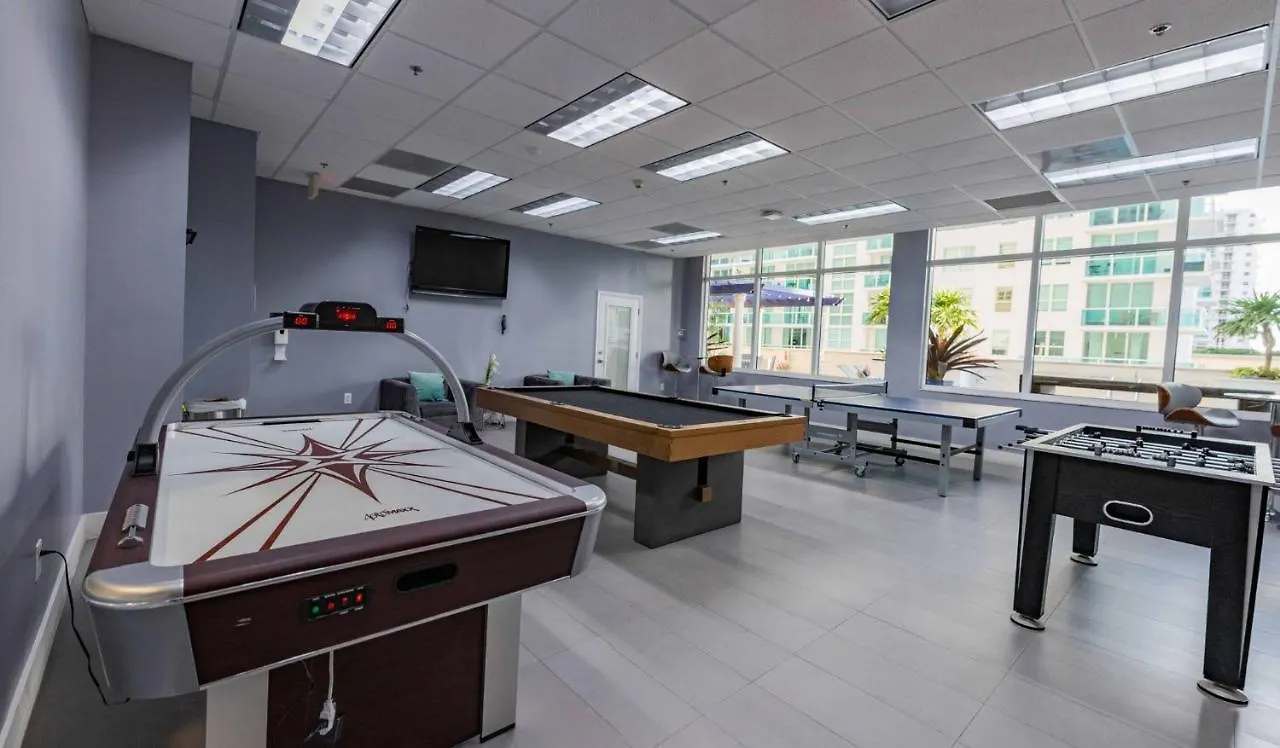 Apartment In Brickell With Pool, Gym, Free Parking And Game