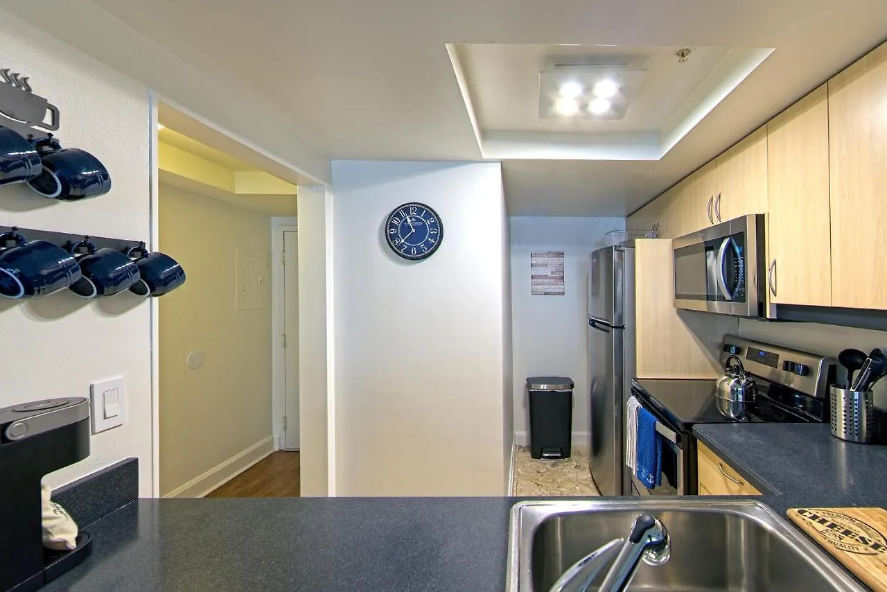 Apartment 1bed 1bath Steps To Marina & Cocowalk In Grove