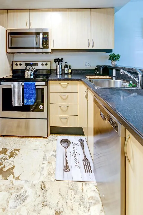 Apartment 1bed 1bath Steps To Marina & Cocowalk In Grove